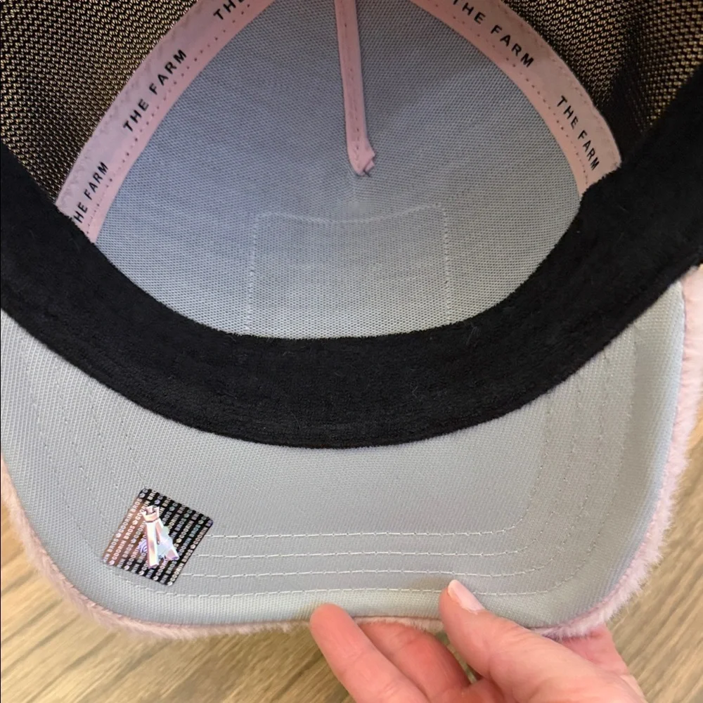 Goorin Bros Limited Edition “Kinky” Honey Bear Trucker Hat - Picture 3 of 5